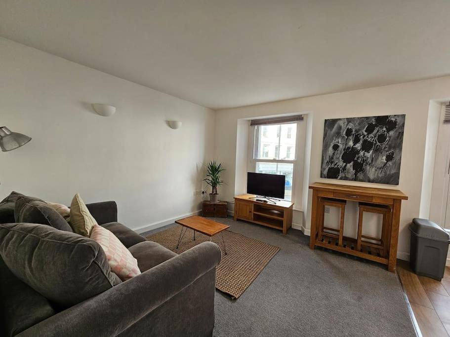 Beautiful And Bright !! Town/Harbour Apartment #1 Penzance Buitenkant foto